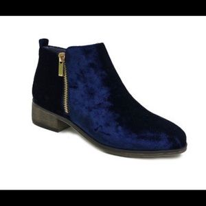 NWOT Bamboo Crushed Velvet Bootie in Navy